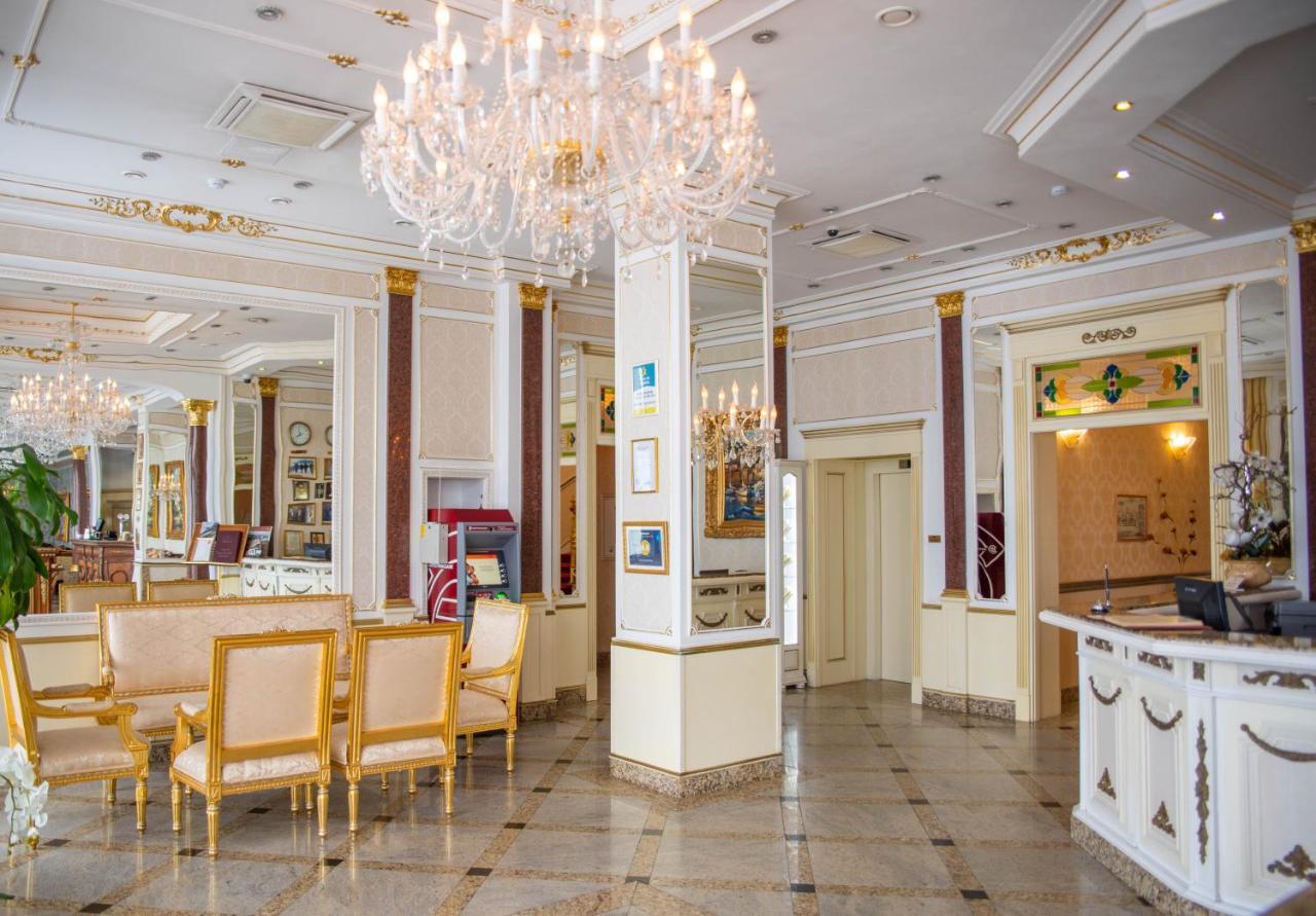Hotel Grand Palace スヴェトロゴルスク エクステリア 写真
